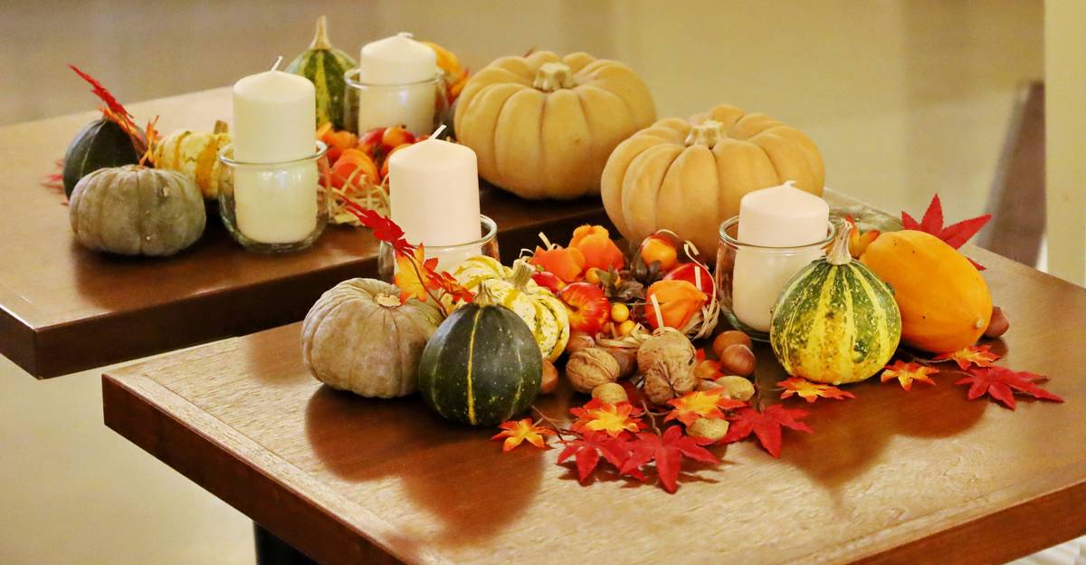 thanksgiving home decor diy using pantry items and natural elements on a rustic dining table