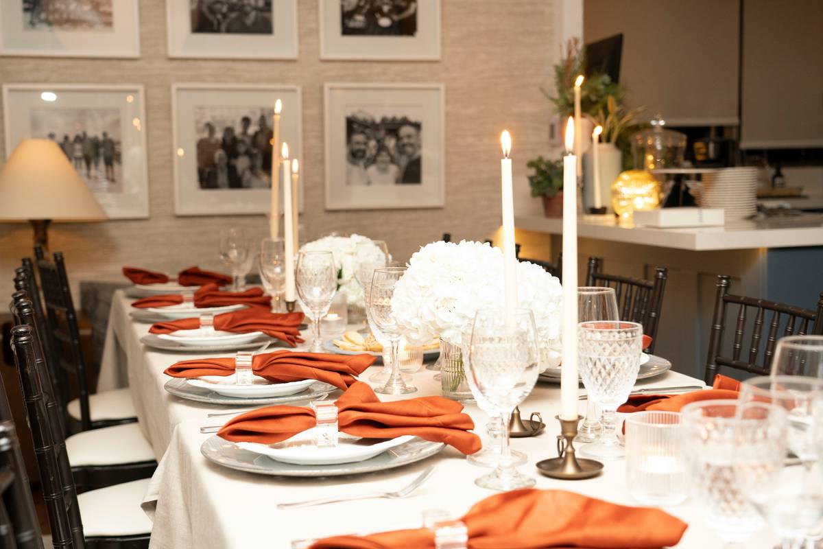 Thanksgiving Table Decor with Black Tablecloth: Bold, Elegant & Unforgettable